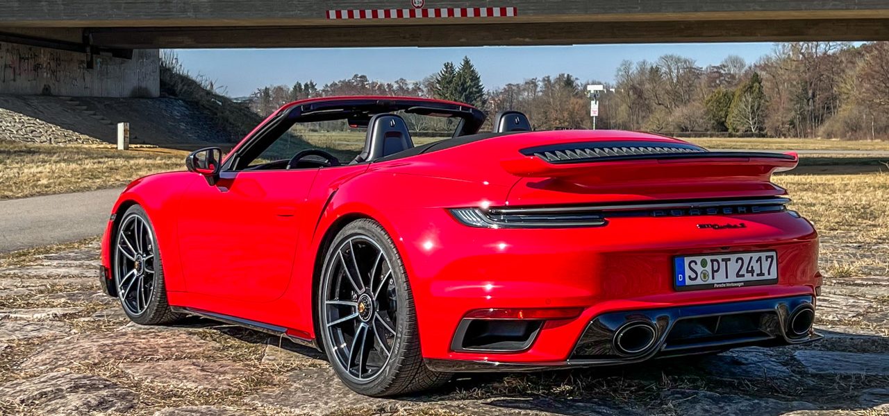 Porsche 911 Turbo S Cabriolet indischrot AUTOmativ.de 1 1280x600 - Pure Gönnung: Das Frühjahr mit einem 250.000-Euro Porsche 911 Turbo S Cabriolet durchstarten!