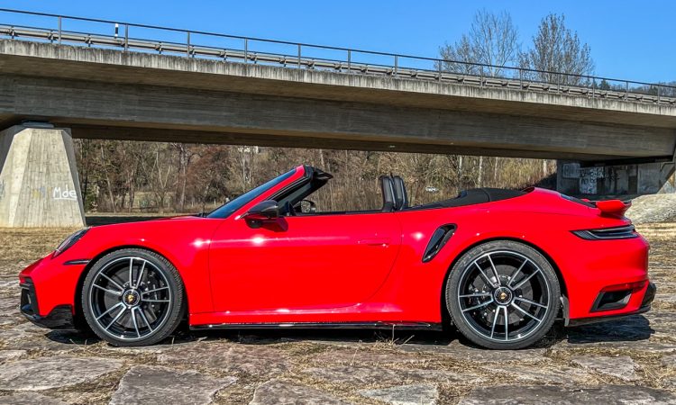 Porsche 911 Turbo S Cabriolet indischrot AUTOmativ.de 12 750x450 - Pure Gönnung: Das Frühjahr mit einem 250.000-Euro Porsche 911 Turbo S Cabriolet durchstarten!