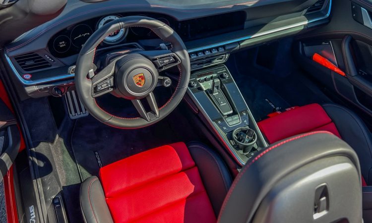 Porsche 911 Turbo S Cabriolet indischrot AUTOmativ.de 4 750x450 - Pure Gönnung: Das Frühjahr mit einem 250.000-Euro Porsche 911 Turbo S Cabriolet durchstarten!