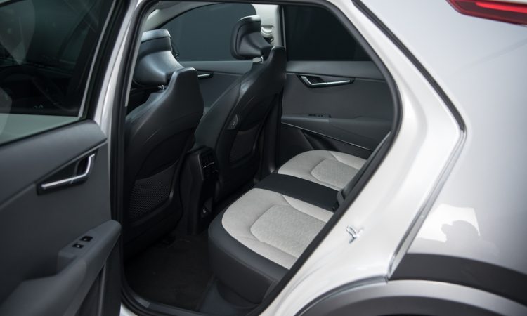 Kia Niro EV 2022 Sitzprobe Elektroauto SUV Review Test AUTOmativ.de 25 750x450 - Kia Niro EV (2022): Erste Sitzprobe, Ausstattung und Preise