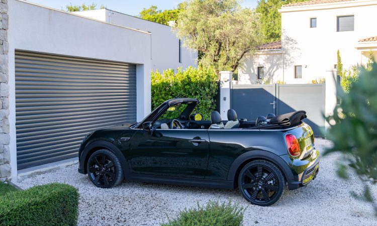 Sondermodell fuer das Fruehjahr Mini Cooper S Cabrio Resolute Edition 9 750x450 - Sondermodell für's Frühjahr: Mini Cooper S Cabrio Resolute Edition￼