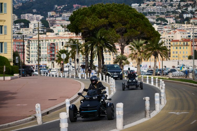 Can am Spider RT 2022 im Test Fahrbericht Ausfahrt mit Ilona Farsky AUTOmativ.de 1 750x500 - Can-am Spyder RT (2022) Fahrbericht: Mit Spyderman durch Nizza