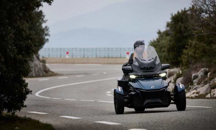 Can am Spider RT 2022 im Test Fahrbericht Ausfahrt mit Ilona Farsky AUTOmativ.de 17 750x450 - Can-am Spyder RT (2022) Fahrbericht: Mit Spyderman durch Nizza