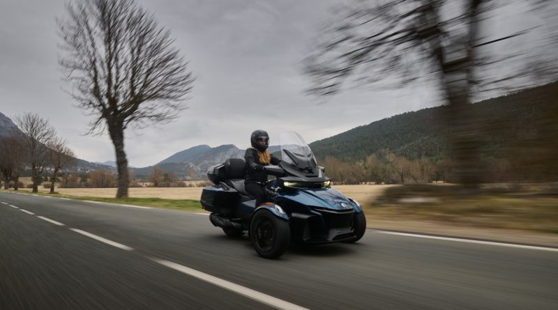 Can am Spider RT 2022 im Test Fahrbericht Ausfahrt mit Ilona Farsky AUTOmativ.de 24 800x445 - Can-am Spyder RT (2022) Fahrbericht: Mit Spyderman durch Nizza