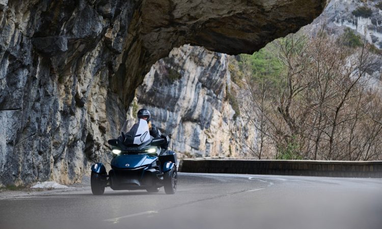 Can am Spider RT 2022 im Test Fahrbericht Ausfahrt mit Ilona Farsky AUTOmativ.de 29 750x450 - Can-am Spyder RT (2022) Fahrbericht: Mit Spyderman durch Nizza