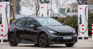 Cupra Born mit Plug Charge Technologie ab sofort Test wann zieht Volkswagen nach AUTOmativ.de 1 390x205 - Cupra Born: Plug & Charge kommt ab Mitte des Jahres