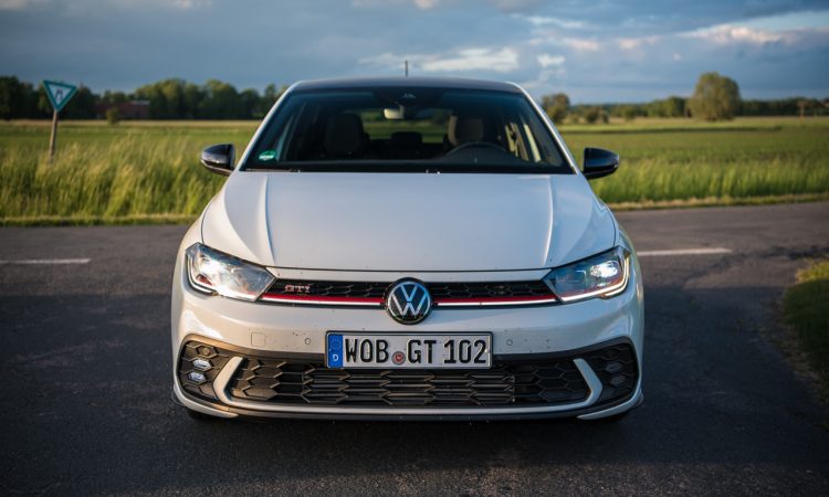 Neuer VW Polo GTI 2022 mit 207 PS Fahrbericht Test Technik Autobahn Landstrasse Fahrwerk Preis Leistung Volkswagen AUTOmativ.de Benjamin Brodbeck 17 750x450 - Fahrbericht VW Polo GTI (2022): Ein gutes Gesamtpaket hat seinen Preis