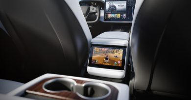 Tesla Model S Test Fahrbericht Laden Spielen Multimediasystem Tesla Technologie Tesla Laden Tesla Komfort Test AUTOmativ.de 23 390x205 - Teslas Infotainmentsystem: Die besten Spiele zum Zeitvertreib im Auto