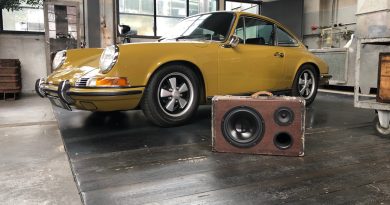 Einzigartige Lautsprecher aus handverlesenen Materialien Strofeld Manufaktur Autoradio aus Koffer 6 390x205 - Klang nach Maß - in alte Koffer integriert