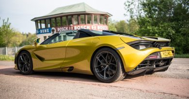 McLaren 720S Spider MY2021 Test und Fahrbericht McLaren in Solis Yellow Supersportwagen Stuttgart AUTOmativ.de Benjamin Brodbeck 2 390x205 - McLaren 720S Spider Fahrbericht: Das ist Kunst - das muss bleiben