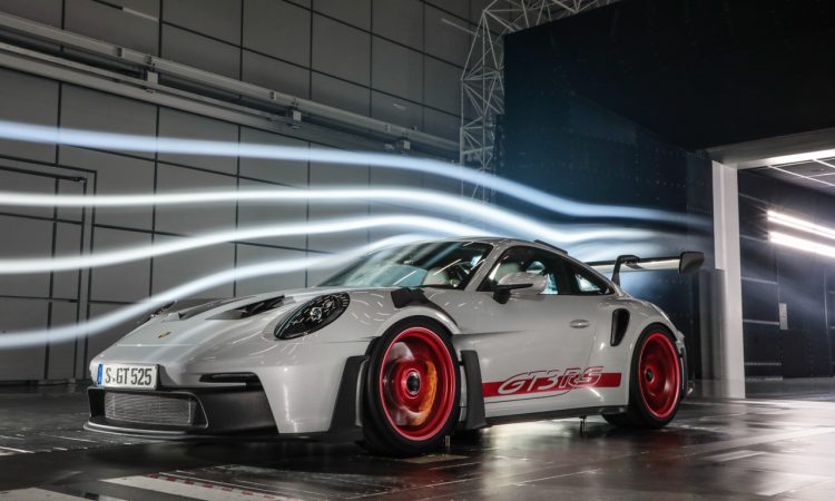 Neuer Porsche 911 GT3 RS Gen. 992 Premiere Vorstellung Details Leistung Preis AUTOmativ.de Andreas Preuninger 32 750x450 - Porsche 911 GT3 RS (992): Mächtigster Saug-Renner kommt Ende des Jahres