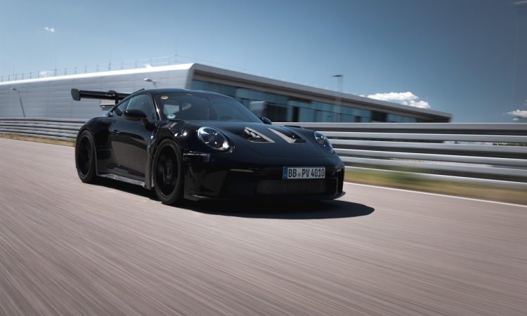 Porsche 911 GT3 RS 992 Gen. 2022 2023 Aerodynamik Supersportwagen Fahrwerk AUTOmativ.de 1 750x450 - Porsche 911 GT3 RS (992): Mächtigster Saug-Renner kommt Ende des Jahres