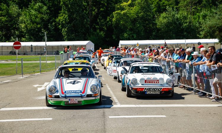 Solitude Revival 2022 Rennen Teilnehmer Veranstaltung Leonberg Stuttgart Solitude Rennstrecke Stuttgart Porsche Mercedes Benz AUTOmativ.de Stefan Emmerich 31 750x450 - Solitude Revival 2022: 100 Jahre alte Hasen, heiße Kisten und eine Portion Gelassenheit