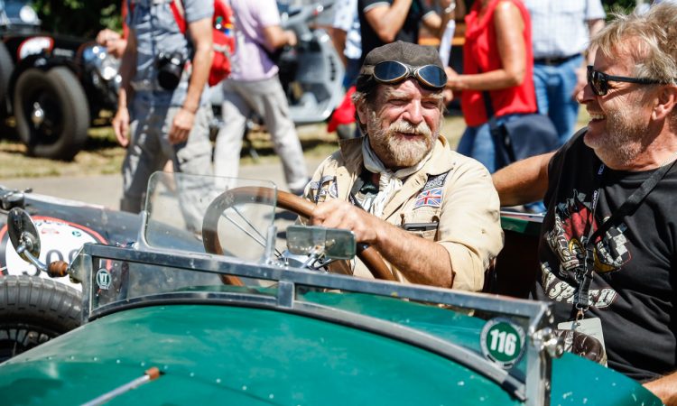 Solitude Revival 2022 Rennen Teilnehmer Veranstaltung Leonberg Stuttgart Solitude Rennstrecke Stuttgart Porsche Mercedes Benz AUTOmativ.de Stefan Emmerich 42 750x450 - Solitude Revival 2022: 100 Jahre alte Hasen, heiße Kisten und eine Portion Gelassenheit