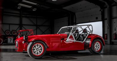 Caterham Seven 170 der Seven 360 und der Caterham Seven 420 1 390x205 - Caterham Seven Bausätze: Sag bloß es geht wieder los?!