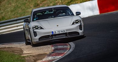 Nuerburgring Nordschleife Rekorde Porsche Taycan Turbo S mit Performance Kit so schnell wie Zonda F GT3 RS oder Koenigsegg CCX Taycan Turbo S Rekordhalter Tesla Model S Plaid AUTOmativ.de 4 390x205 - Nordschleife: Porsche Taycan Turbo S (Performance-Kit) schneller als Zonda F, GT3 RS oder Koenigsegg CCX!