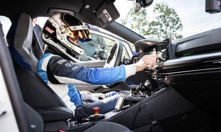 VW Golf R 20 Years ist der schnellste Volkswagen R auf der Nuerburgring Nordschleife AUTOmativ.de Volkswagen Benny Leuchter 1 750x450 - VW Golf R „20 Years“ schneller als Clubsport S auf der Nürburgring-Nordschleife