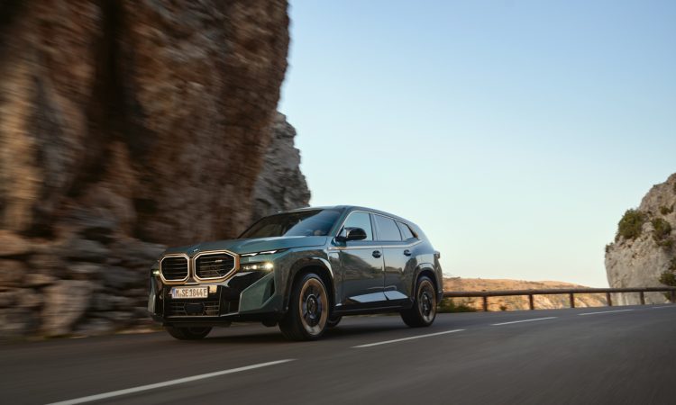 BMW XM SUV mit 27 Tonnen Gewicht und 653 PS Leistung AUTOmativ.de 6 750x450 - Geht's noch, BMW?! Neuer BMW XM - Leistungsmonster mit über 2,7 Tonnen Gewicht
