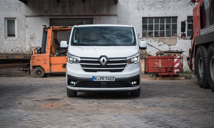 01 Renault Trafic Kastenwageen 2022 im Test und Fahrbericht Ausstattung Preis Fahrdynamik Verbrauch AUTOmativ.de Benjamin Brodbeck 3 750x450 - Neuer Renault Trafic dCi 150 Kastenwagen (L1H1) im Fahrbericht: Der ist es!