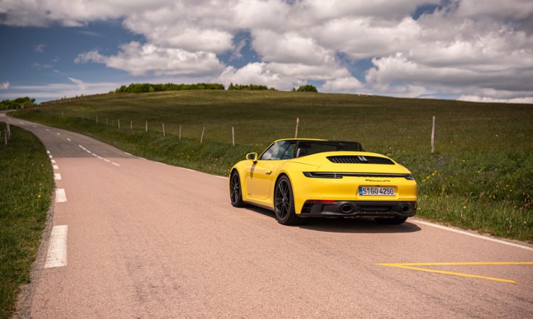 Porsche 911 Carrera GTS Cabriolet 992 2022 im Test und Fahrbericht Racing Yellow Fahrdynamik Ausstattung Preise Einordnung AUTOmativ.de Benjamin Brodbeck 134 750x450 - Fahrbericht Porsche 911 Carrera GTS Cabriolet (992) als Handschalter: Fast ein 911 Turbo