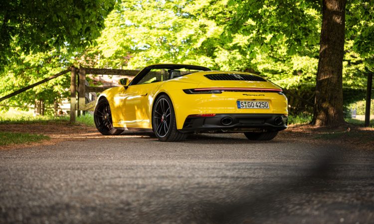 Porsche 911 Carrera GTS Cabriolet 992 2022 im Test und Fahrbericht Racing Yellow Fahrdynamik Ausstattung Preise Einordnung AUTOmativ.de Benjamin Brodbeck 149 750x450 - Fahrbericht Porsche 911 Carrera GTS Cabriolet (992) als Handschalter: Fast ein 911 Turbo