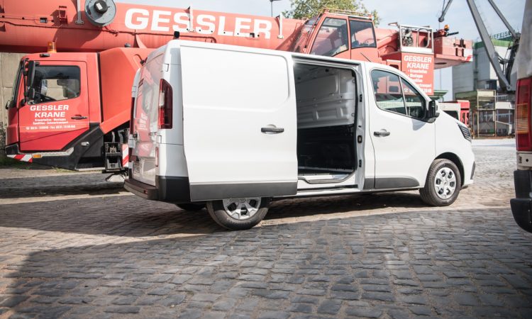 Renault Trafic Kastenwageen 2022 im Test und Fahrbericht Ausstattung Preis Fahrdynamik Verbrauch AUTOmativ.de Benjamin Brodbeck 12 750x450 - Neuer Renault Trafic dCi 150 Kastenwagen (L1H1) im Fahrbericht: Der ist es!