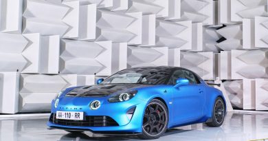 neue Alpine A110 R 100 Exemplare limitiert AUTOmativ.de 14 390x205 - Die neue Alpine A110 R: Geht es noch radikaler?