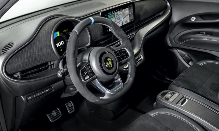 Abarth 500e Gewicht Leistung Performance 42 kWh Batterie Elektro 500 und Abarth wird jetzt elektrisch Abarth 500e Ein elektrischer Versuch Reichweite Preis Optik Design 9 750x450 - Abarth 500e: Ein elektrischer Versuch