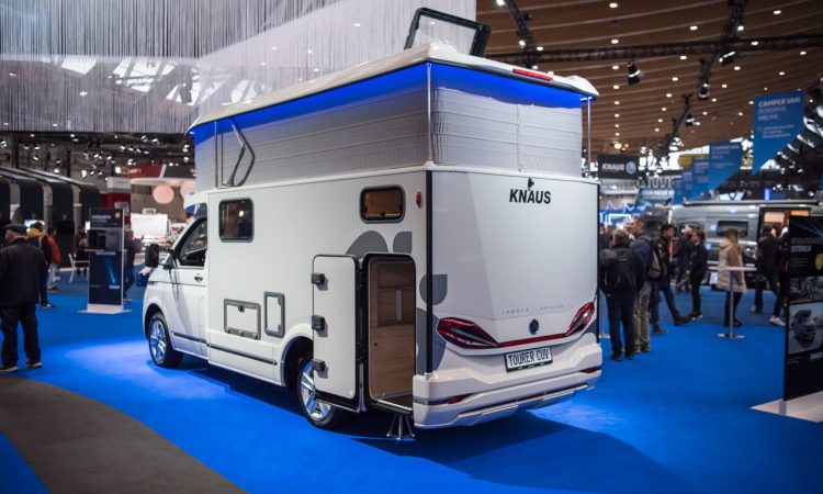 Knaus Tourer CUV CUVision Volkswagen T6.1 Camper 2023 CMT Stuttgart 2023 Wohnmobil teilintegriert AUTOmativ.de 3 750x450 - Knaus Tourer CUV: Camper auf VW T6.1 mit ausfahrbarem Dach