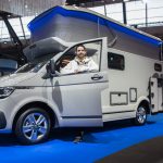 Knaus Tourer CUV CUVision - Volkswagen T6.1 Camper 2023 - CMT St Knaus Tourer CUV: Camper auf VW T6.1 mit ausfahrbarem Dach
