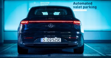 Mercedes EQS: Autonomes Parken im Stuttgarter Flughafen-Parkhaus