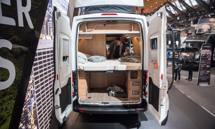 Weinsberg CaraBus Ford 550 MQ 2023 auf der CMT 2023 Stuttgart AUTOmativ.de 7 750x450 - CaraBus Ford 550 MQ: Cooler Camper von Weinsberg ab 50.000 Euro!