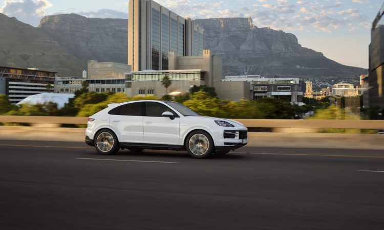 Porsche Cayenne 2023 2024 AUTOmativ.de 1 750x450 - Sogar die S-Version mit V8! Porsche Cayenne Facelift ab Sommer 2023 beim Händler