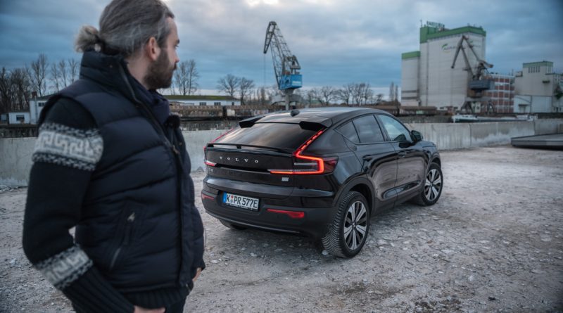 Volvo C40 Recharge 2023 mit Hinterradantrieb und meehr Reichweite 2022 Modell im Test Wintertest Ladestation EnBW Lade Test AUTOmativ.de Benjamin Brodbeck 14 800x445 - Volvo C40 Recharge Single (2022) im Langstreckentest bei -10 Grad: 210 Autobahn-Kilometer sind drin