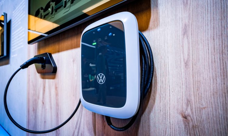 Wallbox Elli Volkswagen Laden DC Wallbox Schnellladen AUTOmativ.de 1 750x450 - Was ist eine Wallbox und wie funktioniert sie?