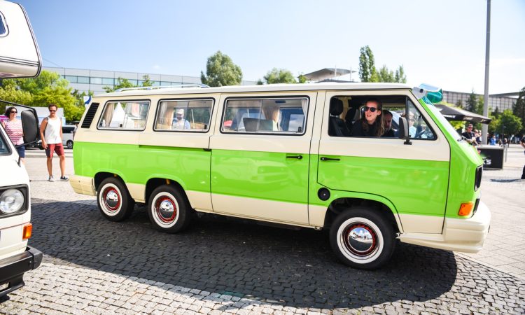 Volkswagen VW Bus Festival 2023 Hannover VW ID. Buzz LWB langer Radstand ID. Buzz Long IDBuzz VW ID Buzz 2024 Test Review Video Details 14 750x450 - VW Bus Festival 2023 in Hannover: Impressionen