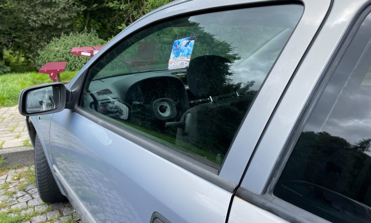 Autowrack Autobahnparkplatz Opel ausgebeint AUTOmativ.de 3 750x450 - Autowracks an Autobahnen: Eine Gefahr, ein Ärgernis und eine Herausforderung für die Polizei