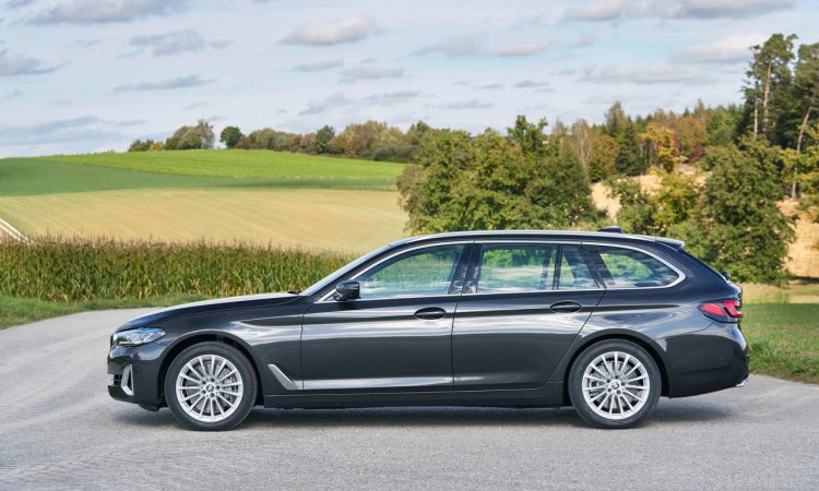 BMW 5er Touring mit 570 Liter Kofferraumvolumen 1 750x450 - Diese 10 Autos haben den meisten Platz im Kofferraum