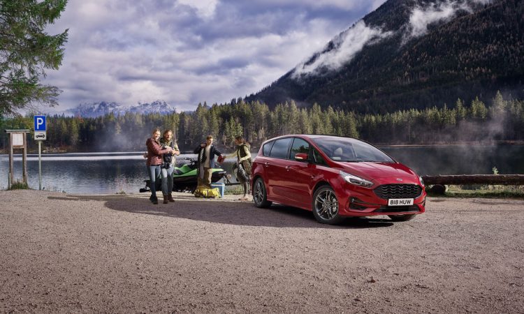 Ford S Max mit 965 Liter Kofferraumvolumen AUTOmativ.de 1 750x450 - Diese 10 Autos haben den meisten Platz im Kofferraum