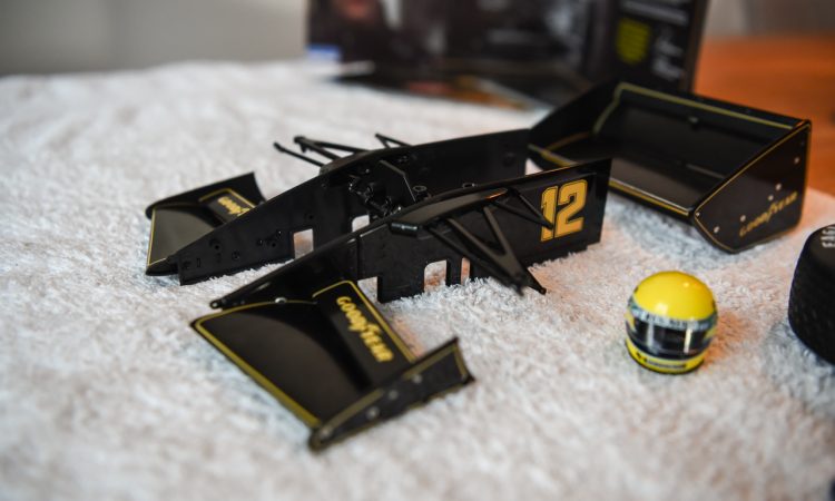 Formel 1 Lotus Renault 97T von Ayrton Senna Modellauto deAgostini Collectibles Test des Abos und Bau AUTOmativ.de 4 750x450 - Legende Ayrton Senna: Test des Lotus Renault 97T Formel 1 Bausatzes von deAgostini