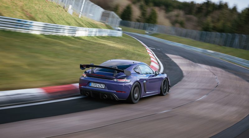 Porsche 718 Cayman GT4 RS MR Manthey Racing mit neuem Nordschleifen Rekord auf dem Nuerburgring Rekorde Nordschleife Porsche AUTOmativ.de 3 800x445 - Rekorde Nordschleife - Nürburgring Rekordtabelle