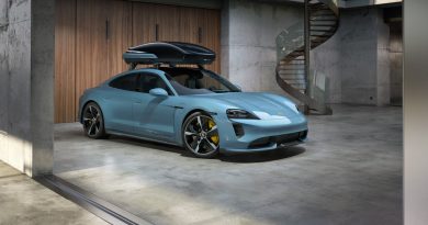 Porsche Taycan mit Dachbox AUTOmativ.de 1 390x205 - Sicher in den Urlaub: Die Möglichkeiten des Dachtransports