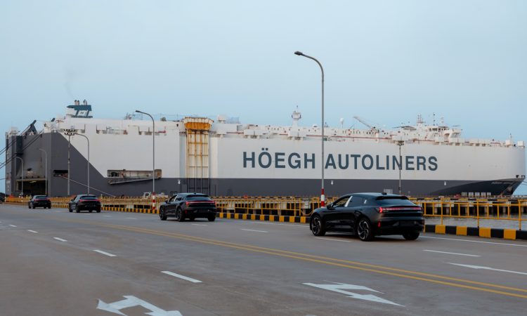 Zeekr 001 2024 auf dem Weg von China nach Europa China kommt China OEMs AUTOmativ.de IAA 2023 Muenchen AUTOmativ.de 1 750x450 - China kommt: Die ersten 288 Zeekr 001 Fahrzeuge auf dem Weg nach Europa