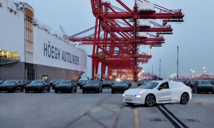 Zeekr 001 2024 auf dem Weg von China nach Europa China kommt China OEMs AUTOmativ.de IAA 2023 Muenchen AUTOmativ.de 4 750x450 - China kommt: Die ersten 288 Zeekr 001 Fahrzeuge auf dem Weg nach Europa