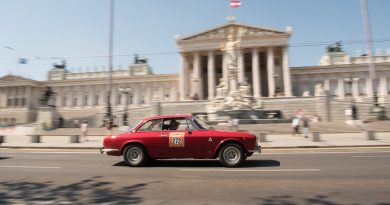 Vienna Classic Days 2016 Wien Oldtimer Raritaeten Oldies Porsche 356 Corvette C1 Beetle Kaefer Volkswagen VW Wiener Rauthaus Parlament Oldtimer Rallye AUTOmativ Benjamin Brodbeck 123 390x205 - Die besten Oldtimer-Investitionen, die im Wert steigen können