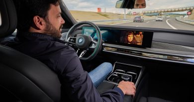 BMW 7er mit Level 3 ab Fruehjahr 2024 Filme schauen waehrend der Fahrt im neuen BMW 7er 2024 AUTOmativ.de 3 390x205 - BMW 7er mit Level 3 ab sofort für Frühjahr 2024 bestellbar: Filme schauen während der Fahrt
