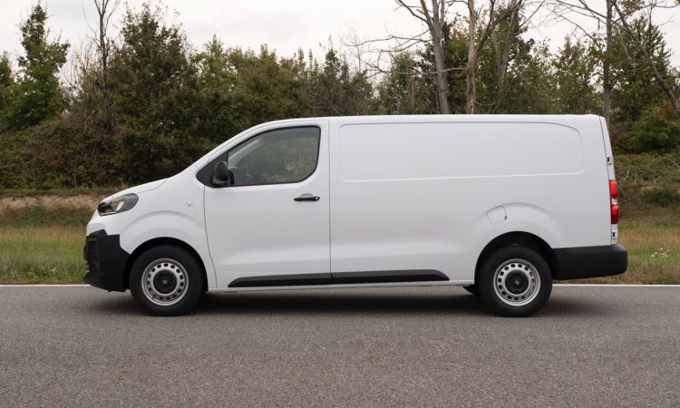 Neuer Fiat Scudo 2024 als Elektro oder Turbodiesel bestellbar AUTOmativ.de 6 750x450 - Neuer Fiat Scudo Kastenwagen (2024) als Elektro oder Turbodiesel ab 29.300 Euro bestellbar