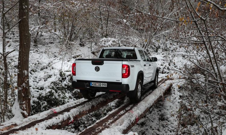 Volkswagen VW Amarok 2024 DoKa Amarok Offroad VW Amarok mit Dachzelt Test Amarok Schnee Preise AUTOmativ.de Benjamin Brodbeck 28 750x450 - Endlich Basis: VW Amarok 2.0 TDI ab 47.122 Euro ohne V6, aber mit Allrad