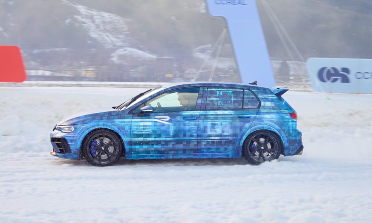 VW Golf R Facelift 2024 mit 333 PS und leicht aggressiverer Optik neuer VW Golf R in Zell am See beim FAT Ice Race 2024 AUTOmativ.de 1 750x450 - VW Golf R Facelift (2024) mit 333 PS und aggressiverer Optik ab Herbst 2024 beim Händler