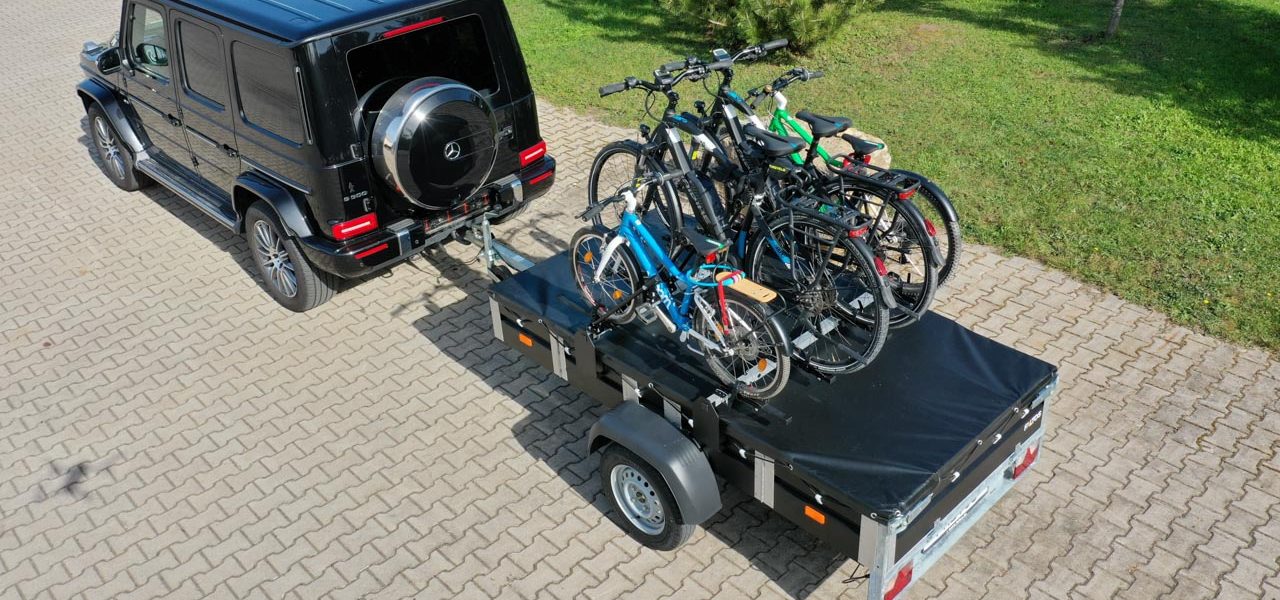 Faltbarer PKW-Anhänger mit 550 Kilogramm Last von Faltos Nachrüstbare Transportlösungen: Was Autofahrer über moderne Anhängerkupplungen wissen sollten